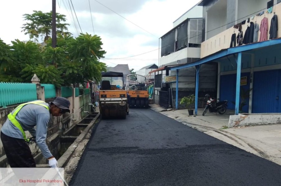 Penantian 10 Tahun, Jalan Teluk Leok Akhirnya Mulus di Tangan Agung Nugroho
