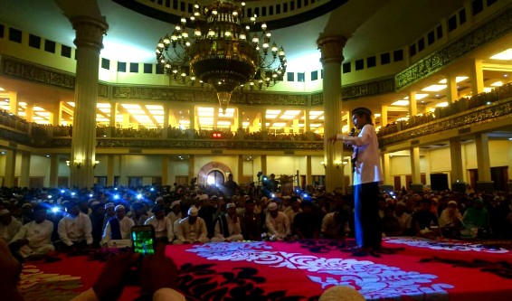 Ribuan Masyarakat Ramaikan Pengajian Bersama UAS di Islamic Center Rohul