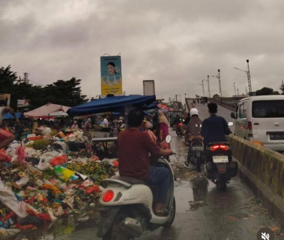 Tidak Disiplin, DLHK Pekanbaru Keluhkan Angkutan Sampah Mandiri