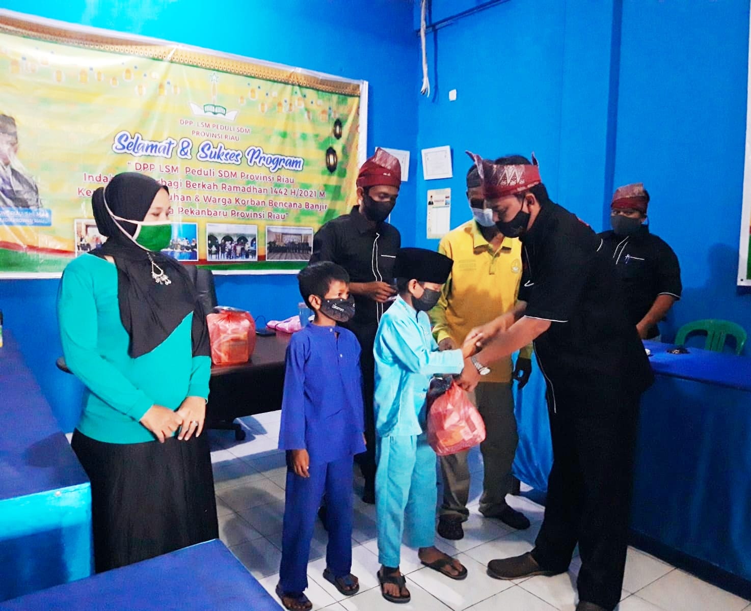 Gelar Tiga Do'a Selamat, DPP LSM Peduli SDM Prov. Riau Sekaligus Berikan Bantuan
