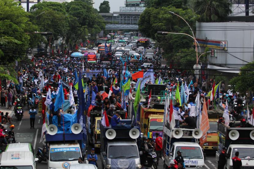 Kemenaker Tetap Revisi Permenaker Soal Pencairan JHT