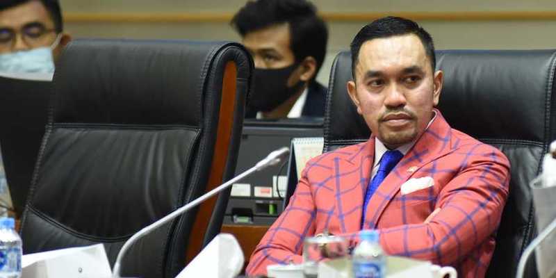 Ahmad Sahroni: Tidak Etis Ridwan Kamil Minta Mahfud MD Tanggung Jawab Soal Kerumunan