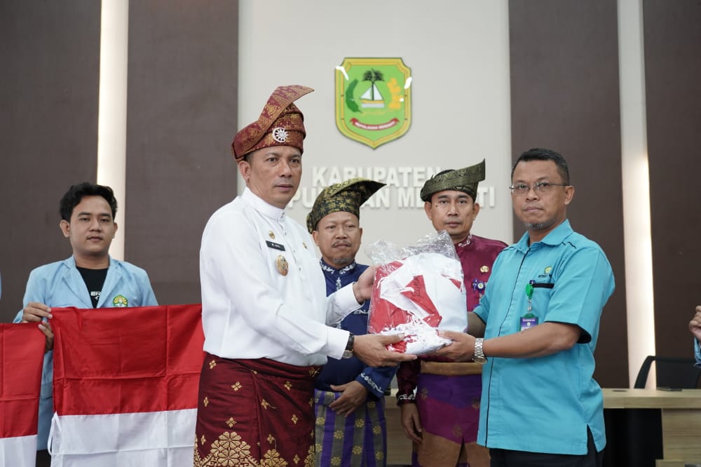 Pelepasan Mahasiswa KKN UNRI, Bupati HM Adil : Semoga Memberi Solusi Pada Masyarakat
