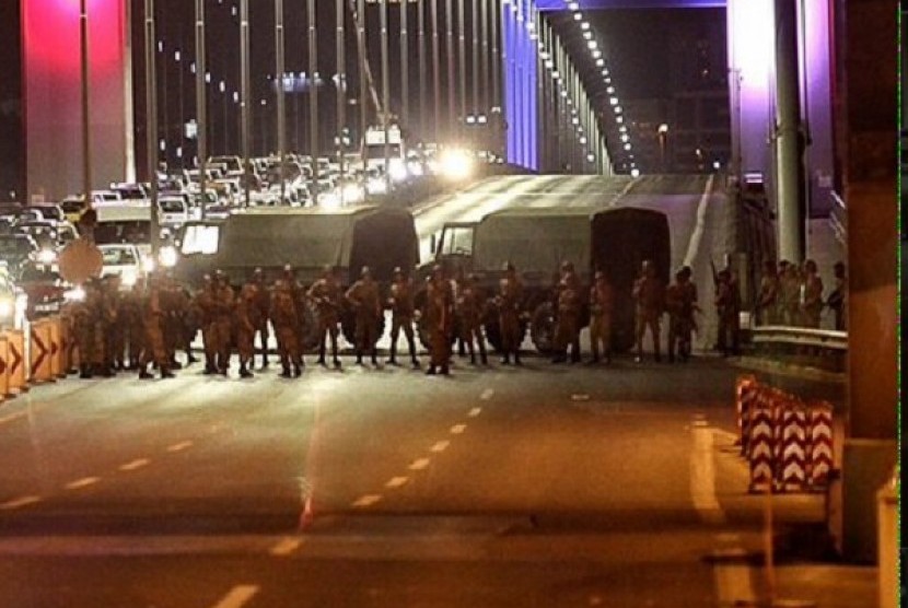 Kudeta, Jenderal Senior dan Sejumlah Perwira Militer Turki Ditawan