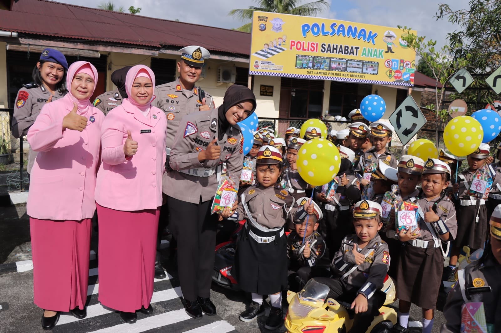 Sambut HUT ke-43 YKB, Polsanak Polres Meranti Kunjungi TK Kemala Bhayangkari 09 Selatpanjang