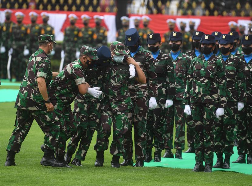 Survei CSIS: Anak Muda Paling Percaya TNI, Terendah DPR