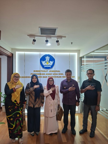 Pemerintah Kabupaten Kampar bergerak cepat di awal tahun 2026 untuk meningkatkan kualitas sarana dan prasarana pendidikan