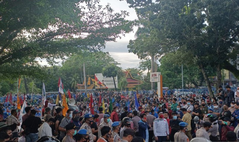 Pimpinan DPRD Riau Janji Teruskan Aspirasi Demonstran