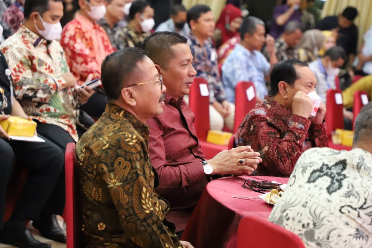 Bupati kepulauan Meranti H.Muhammad Adil.SH.MM menghadiri pisah sambut Kejaksaan Tinggi Riau.