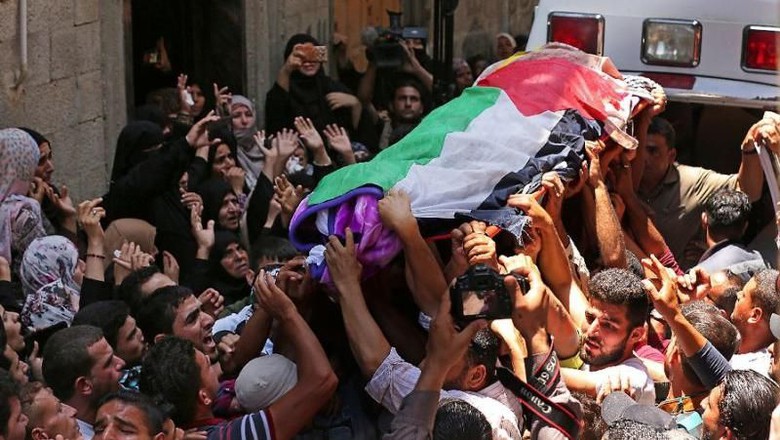 Ribuan Warga Gaza Hadiri Pemakaman Perawat yang Ditembak Israel