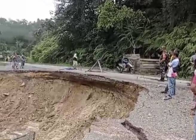 Amblas, Jalan Lintas Nasional di Kuansing Buka Tutup