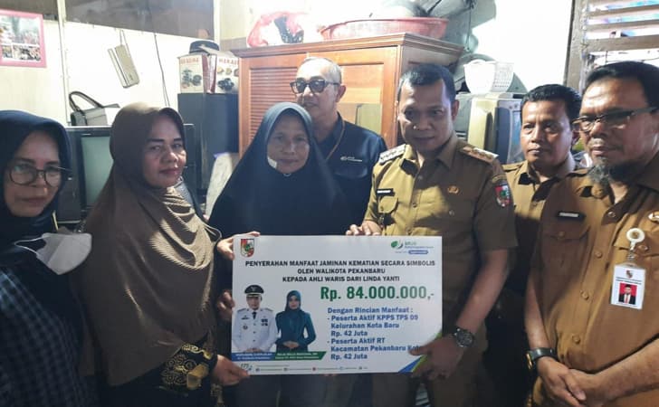 Ahli Waris Anggota KPPS Meninggal Dunia di Pekanbaru Terima Manfaat BPJS
