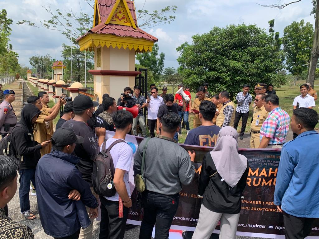 HIPMAWAN Pelalawan-PKU Gelar Aksi Di Depan Kantor DPRD Pelalawan