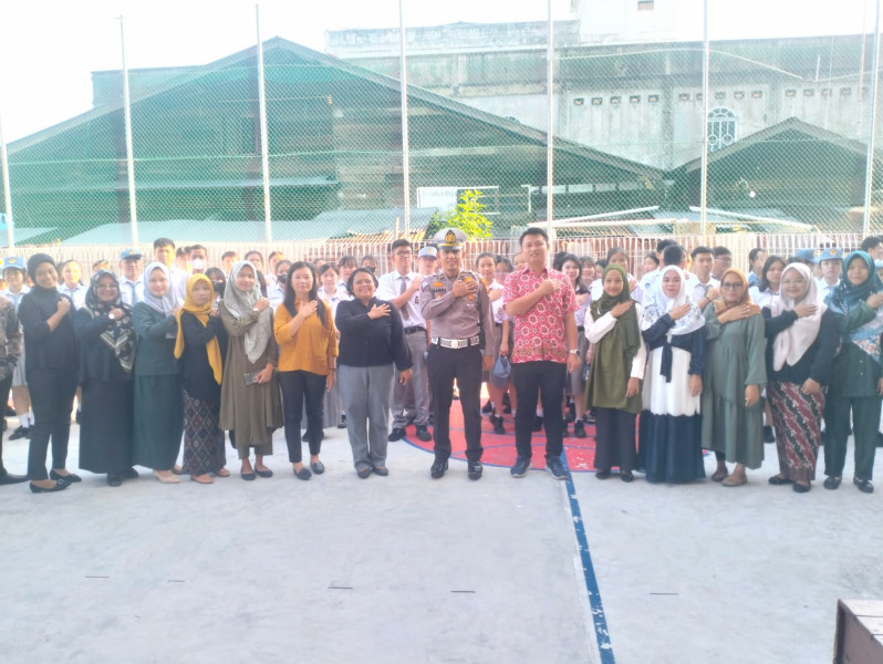 Satlantas Polres Meranti Sampaikan Pesan Tertib Berlalulintas kepada Siswa SMP SKM Selatpanjamg