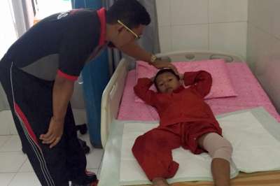 Seorang Bocah di Rohil Tertembak Peluru Nyasar dari Polisi