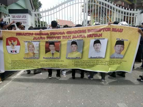 Demo di DPRD Riau, Mahasiswa Tuding Sejumlah Pejabat Sebagai Gembong Koruptor