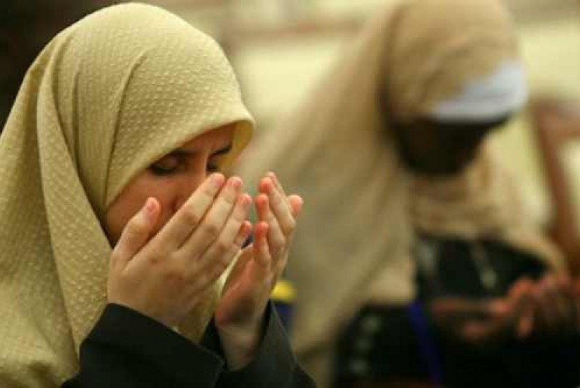 Kumandang Adzan Tuntun Maria Leoni Memeluk Islam