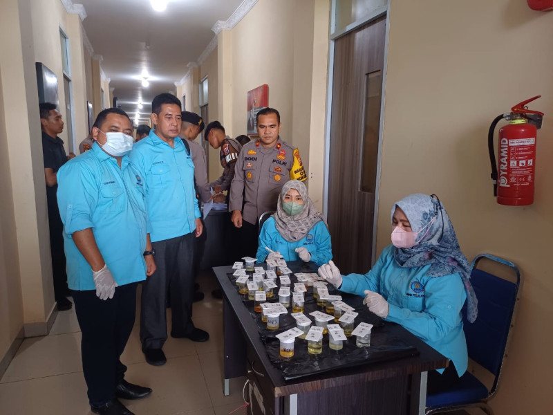 Antisipasi Penyalahgunaan Narkoba, Polres Kepulauan Meranti Lakukan Tes Urine Bagi Personel