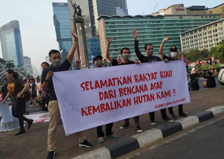 Tak Tahan Kabut Asap , Bobby, Hendri Marhadi DKK Ancam Mau Bunuh Diri di Jakarta