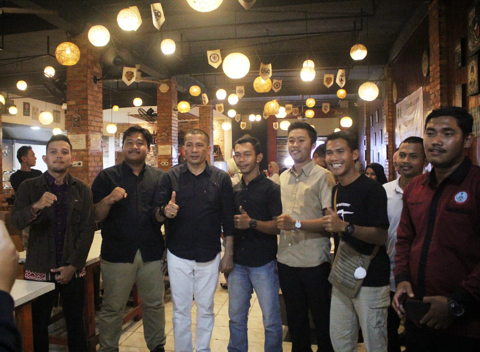 Bupati Adil dan Mahasiswa Meranti Diskusi di Pekanbaru