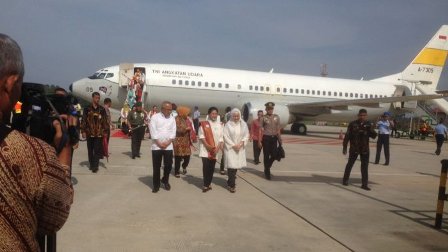 Gubernur Riau Sambut Kedatangan Iriana Jokowi