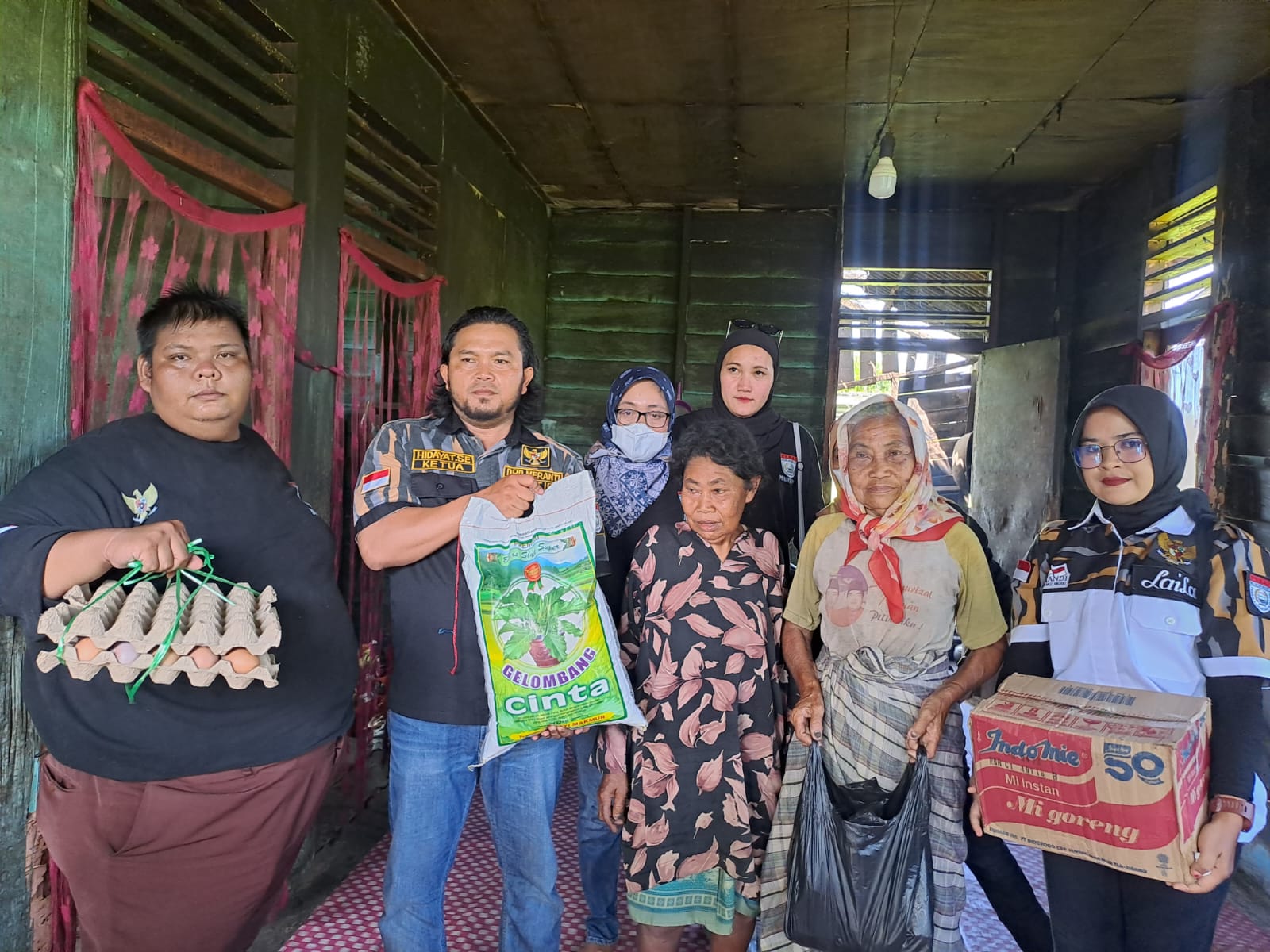 Dua Wanita Renta Masih Gadis Mengkirau Laut Butuh Sentuhan Hati Masyarakat.