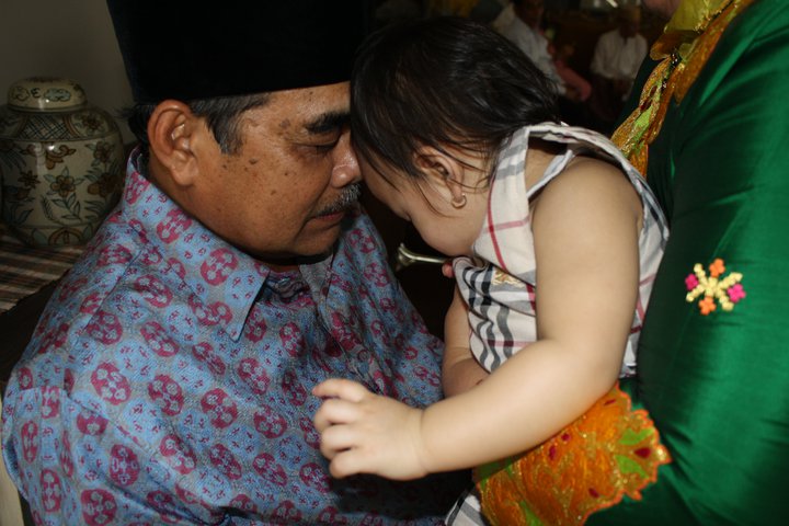 Mantan Wali Kota Pekanbaru Herman Abdullah Dilarikan ke RS Awal Bros, Diduga Pembuluh Darahnya Pecah