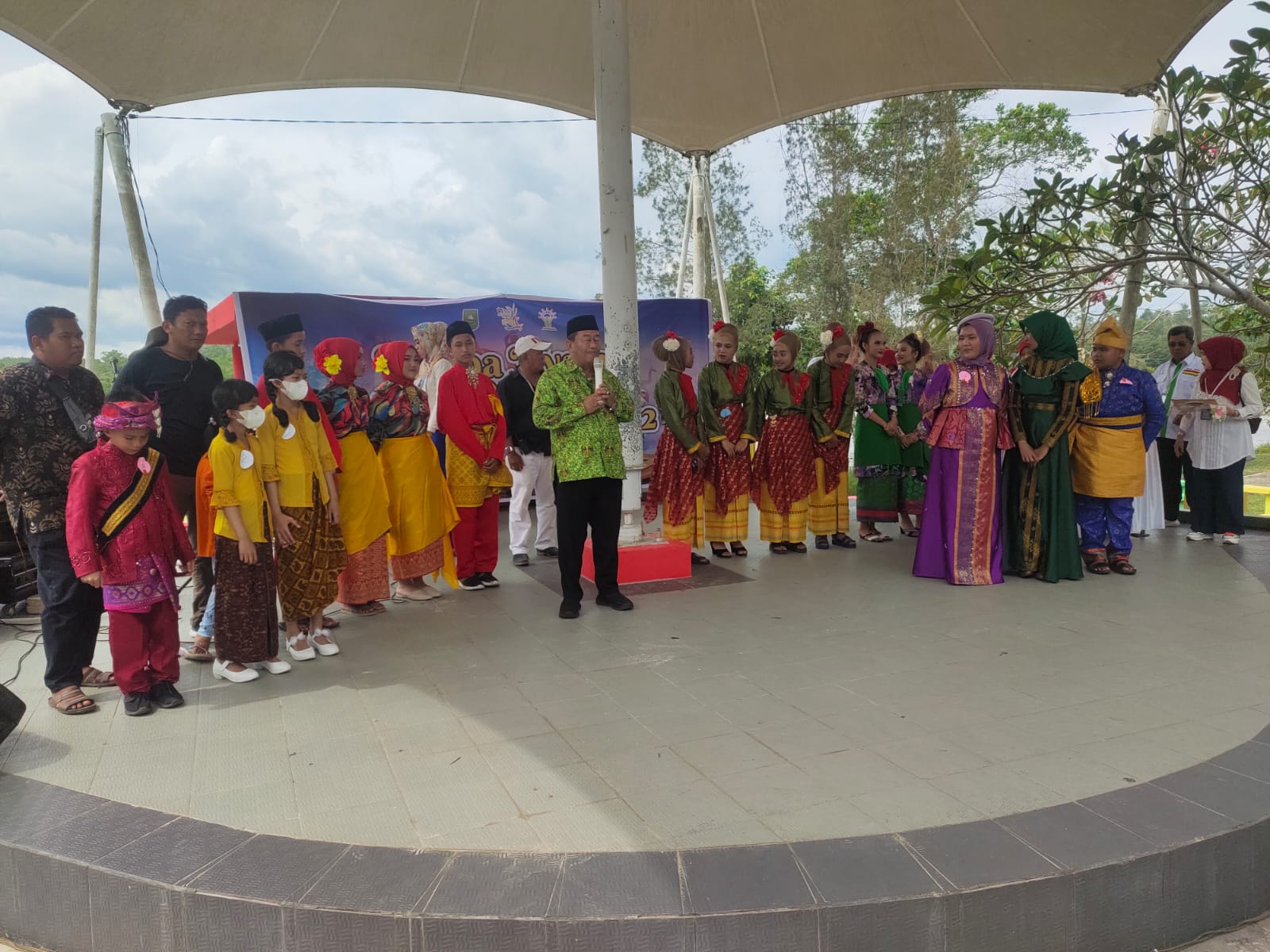 Dewan Penasehat Asparnas Tarmizi Tohor Buka Lomba nyanyi dan tari serampang 12 di Danau Buatan Pekan