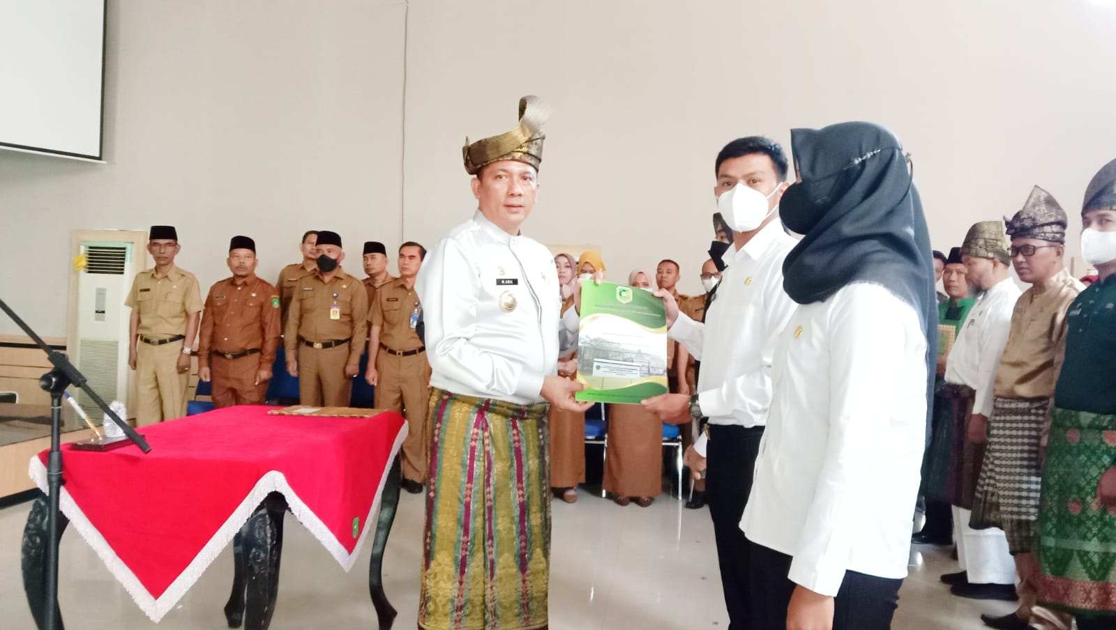 Lantik Pejabat Eselon I, II, dan IV, Bupati Meranti HM Adil : Bekerja Dengan Serius dan Inovatif