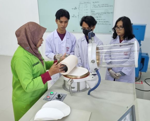 Kolaborasi Industri dan Akademisi: TPK Unri Terima Alat Laboratorium dari RAPP
