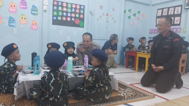 Pendistribusian Perdana, SPPG Satbrimob Polda Riau Hadirkan Ratusan Porsi MBG