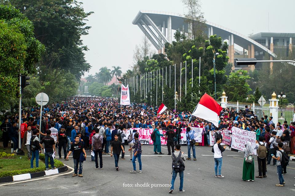 Demo Melawan Asap Ribuan Mahasiswa UIN Suska Turun Kejalan di Hari Sumpah Pemuda