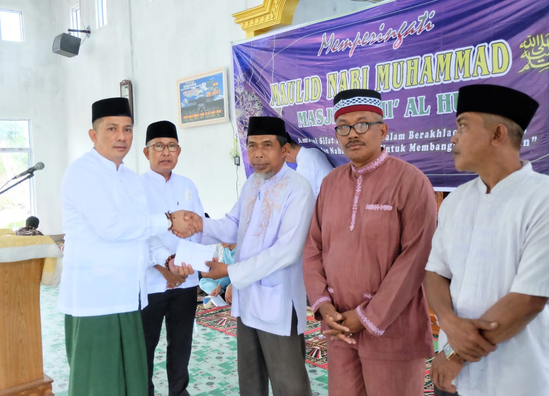 Maulid Nabi SAW di Desa Telaga Baru, Bupati Meranti HM Adil Berikan Pesan Pada Warga 