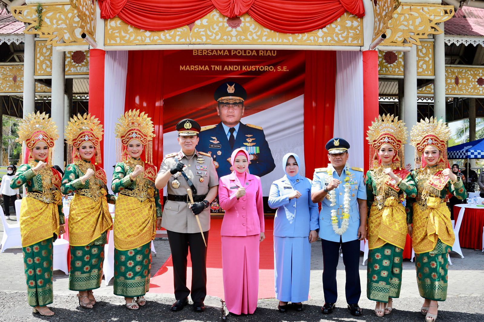 Kapolda Riau Melepas Danlanud RSN Secara Tradisi, Marsma Andi Kustoro : Saya Danlanud Pertama Yang D
