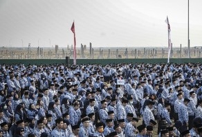 Gaji ke-13 PNS dan Pensiunan Resmi Cair