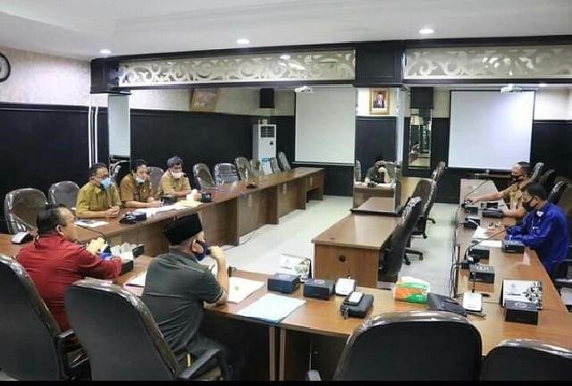 Hearing Komisi IV DPRD Pekanbaru, Pembangunan Taman Atas Drainase Tak Sesuai Site Plan