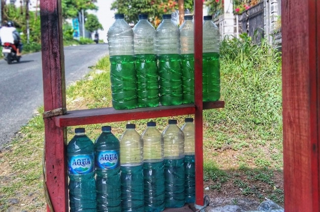 Langka dan Mahal, Pertalite Eceran di Pekanbaru Tembus Rp14 Ribu per Liter