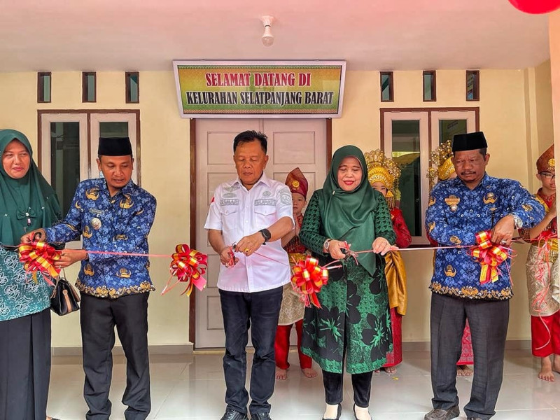 Resmikan Kantor Lurah Selatpanjang Barat, Asmar Minta Lebih Semangat Layani Masyarakat