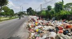 Tumpukan Sampah Kepung Warga Pekanbaru, Bau Busuk hingga Tutupi Jalan