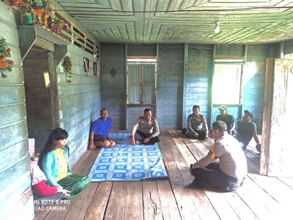 Polisi Peduli, Kapolsek Merbau Ulurkan Bantuan buat Warga Tuna Netra dan Tuna Grahita
