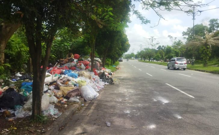Sampah Menumpuk, DLHK Pekanbaru Kekurangan Armada Angkutan