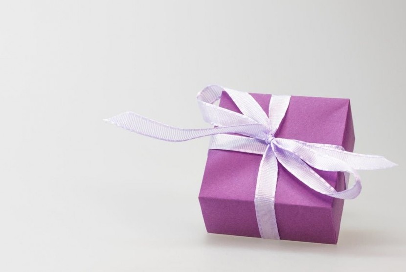 Pahala Memberi Hadiah