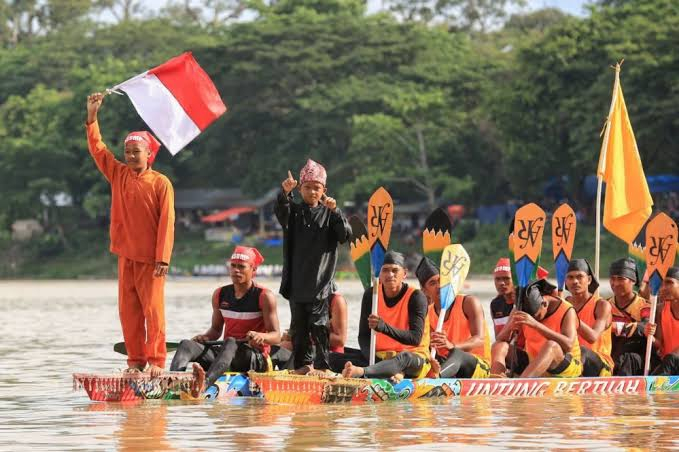 204 Jalur Berpacu di Tepian Narosa: Ada Maklumat Datuak Nan Barompek