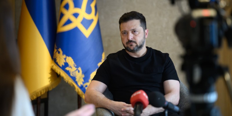 Zelensky Klaim 50 Ribu Tentara Korut Sedang Dalam Perjalanan ke Rusia