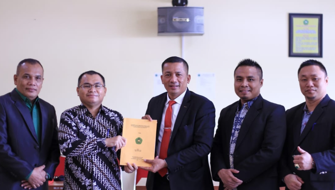 Sah, Bupati Adil Sandang Gelar Magister Manajemen