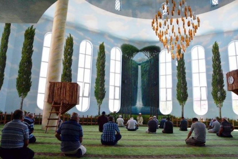 Pesona Alam di Masjid Hamidiyah Turki