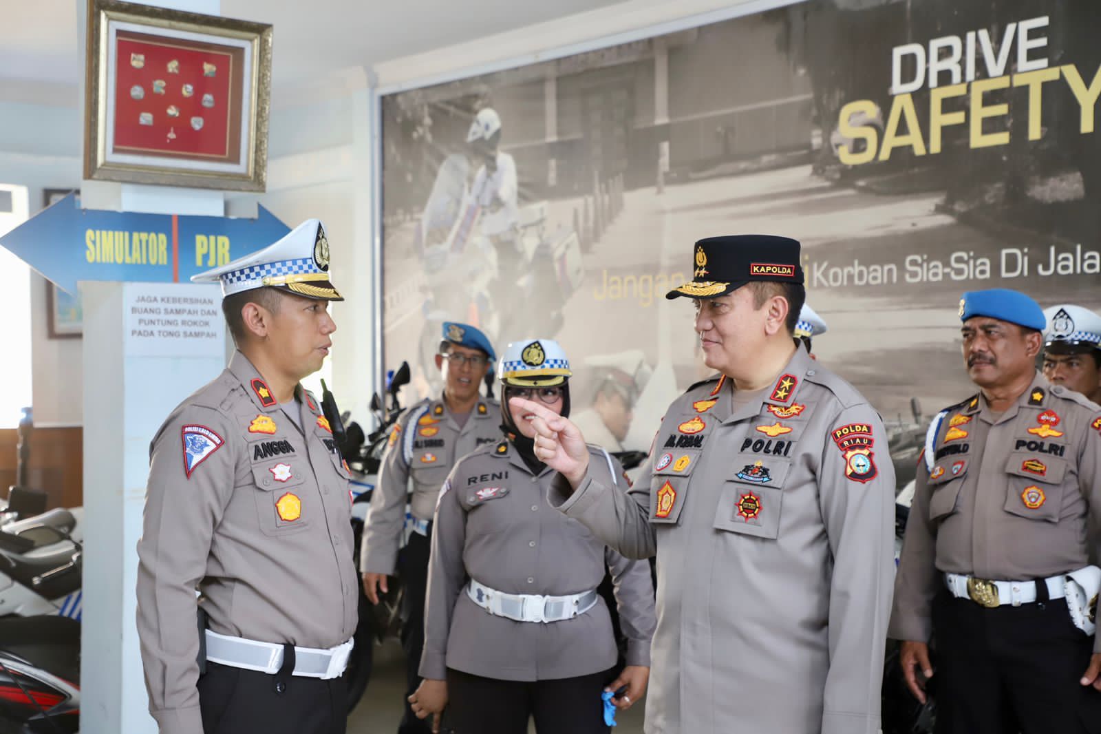 Sidak Satpas SIM Polresta Pekanbaru, Kapolda Riau Irjen Iqbal : Jangan Ada yang Menyulitkan Masyarak