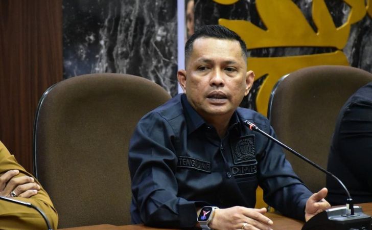 Azwendi Desak Pemko Pekanbaru Tertibkan Tiang Kabel WiFI Ilegal