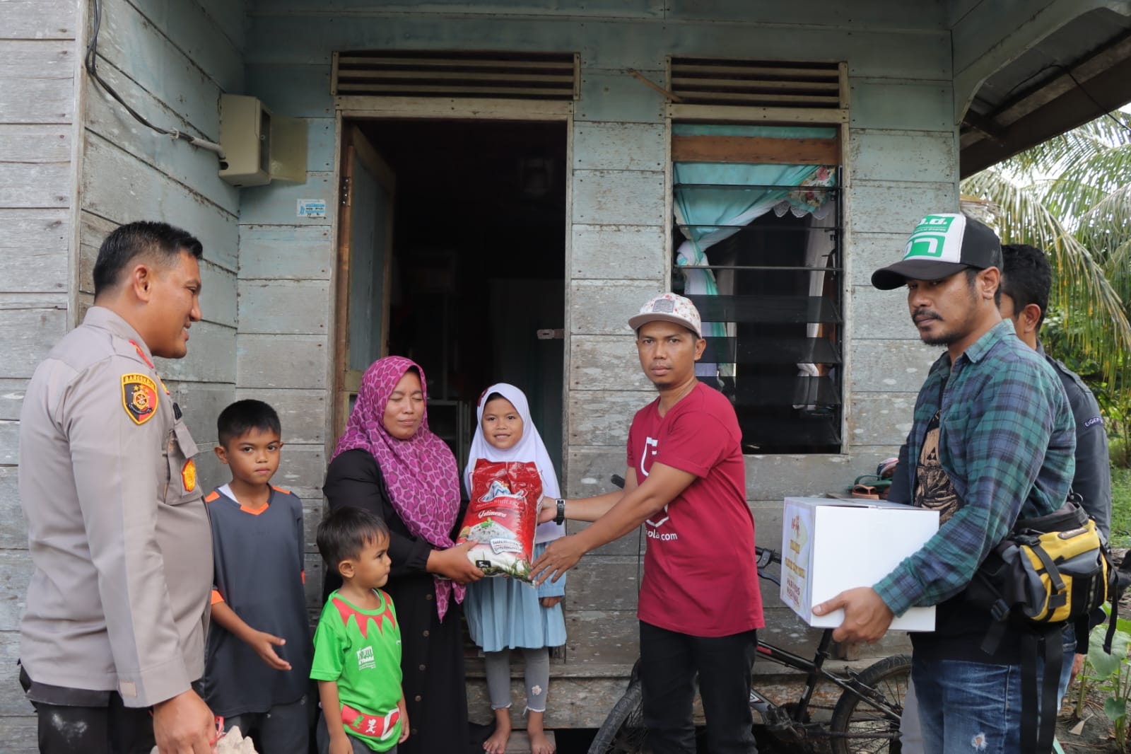 Peringati HPN ke-77, Insan Pers dan Polres Meranti Gelar Giat Berbagi Berkah