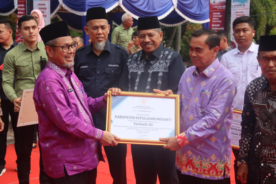 Meranti Terima 2 Penghargaan dalam Harganas Provinsi Riau